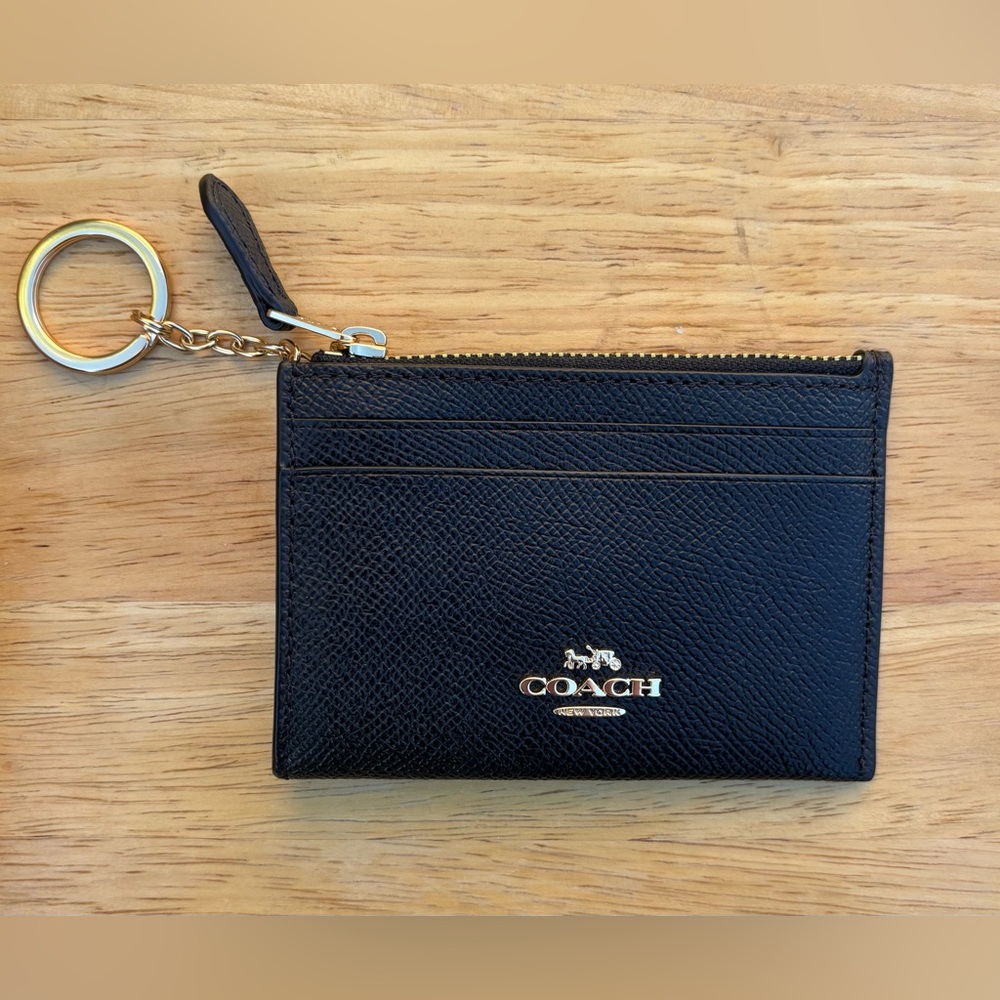Authentic NWT Coach Black Gold Leather Zip Card Case Keychain